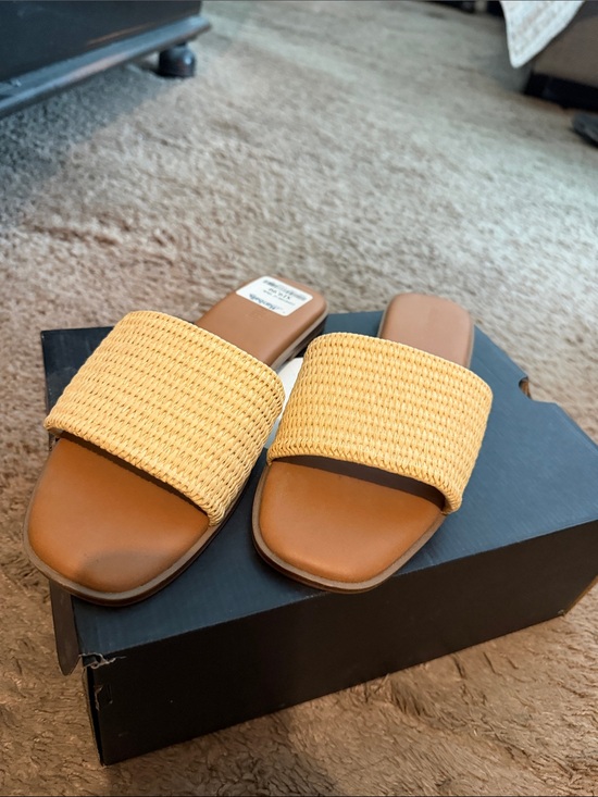 Cushionaire Shoes - Woven Slide Sandals in Yellow for Women with Tan Footbed